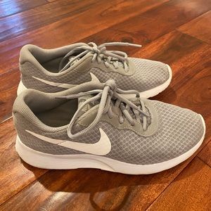 Womens Nike Tanjun Tennis Shoes